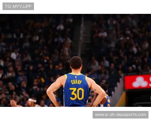 勇士库里挡拆后急停三分,命中关键远投:击破防线的绝杀时刻 勇士库里挡拆后急停三分,命中关键远投:击破防线的绝杀时刻