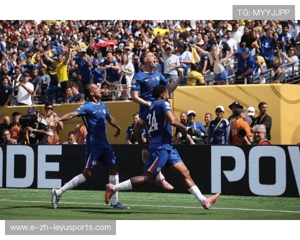 切尔西弧顶远射擦柱弹入球网：一记经典的足球艺术